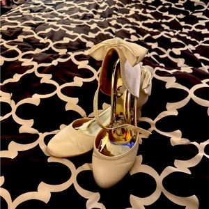 Badgley Mischka Girls High Heel Pumps Closed Toe Sandal Satin with Bow Size 5